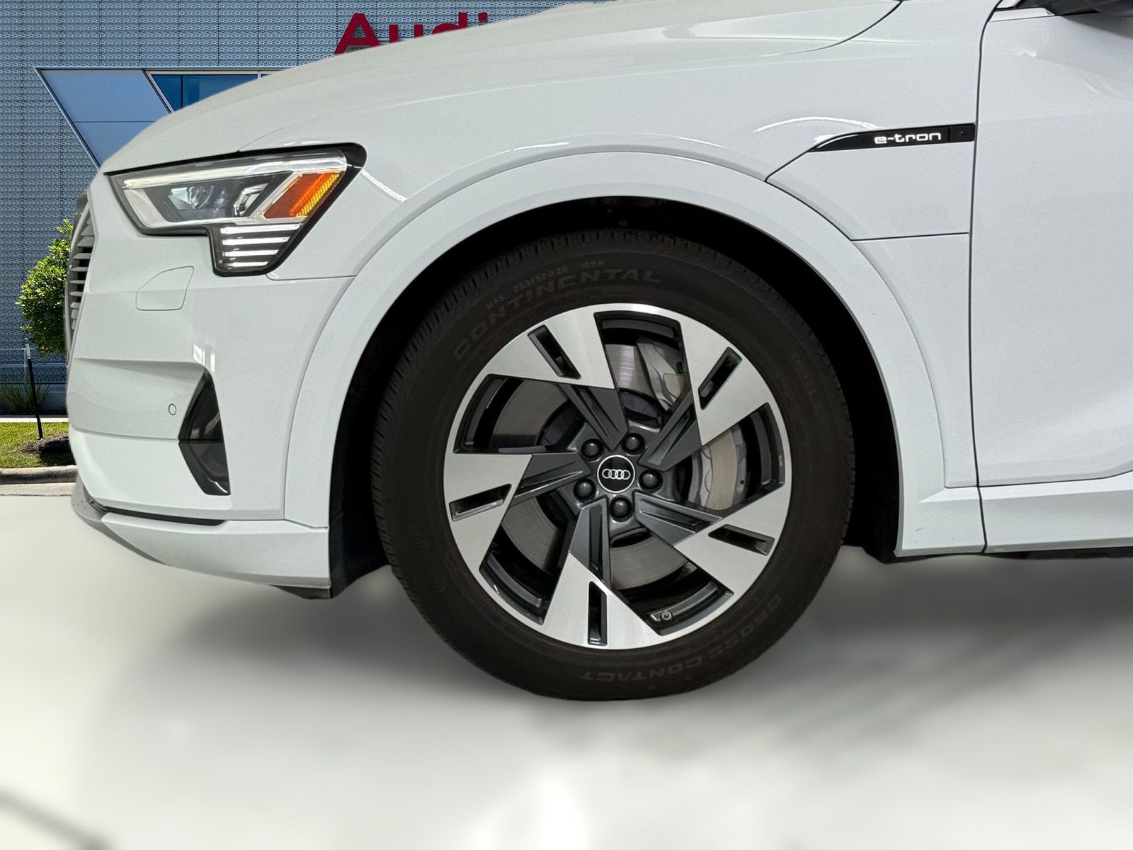 Used 2022 Audi e-tron Premium w/ Interior Protection Package image 25