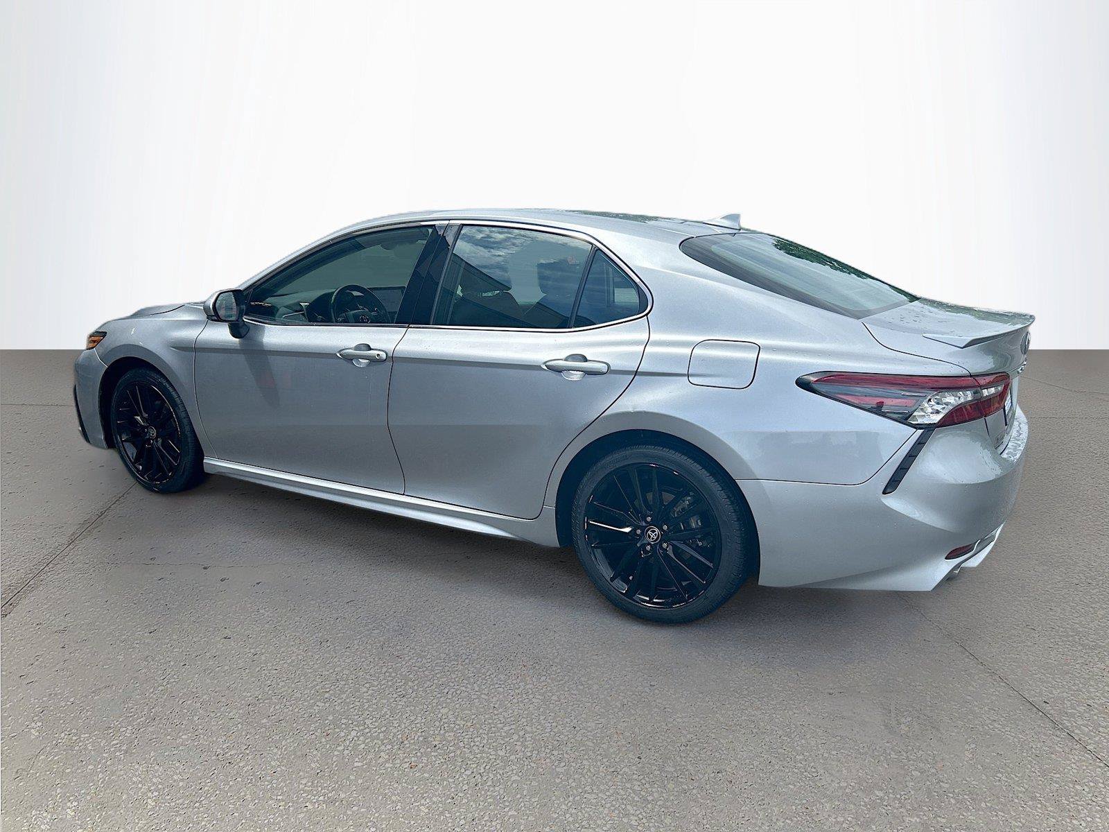 Used 2024 Toyota Camry XSE FWD image 5