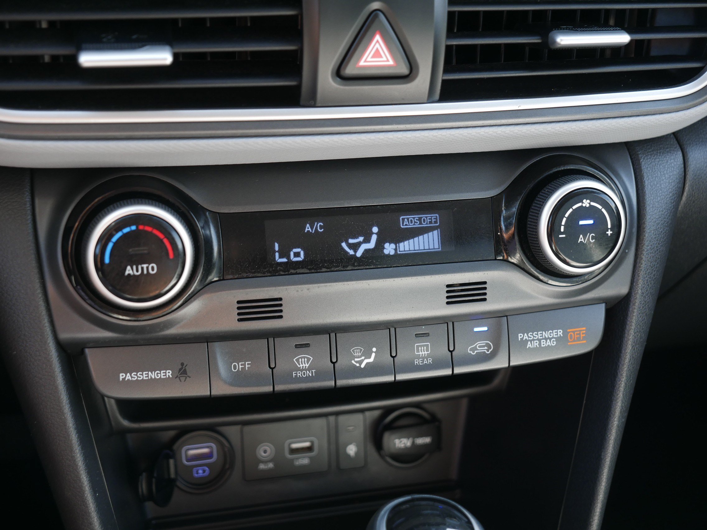 Used 2020 Hyundai Kona Limited AWD/4WD image 23