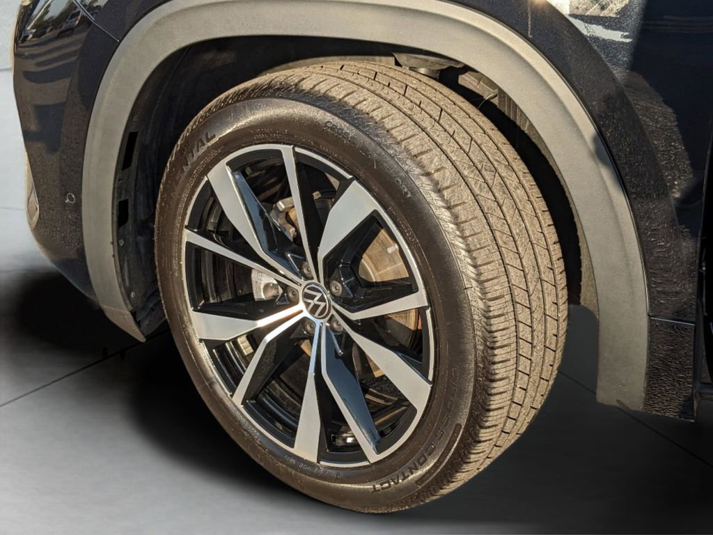 Used 2025 Volkswagen Atlas SEL Premium R-Line image 34