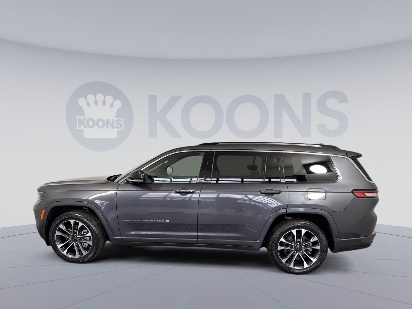 Used 2023 Jeep Grand Cherokee L Overland image 2