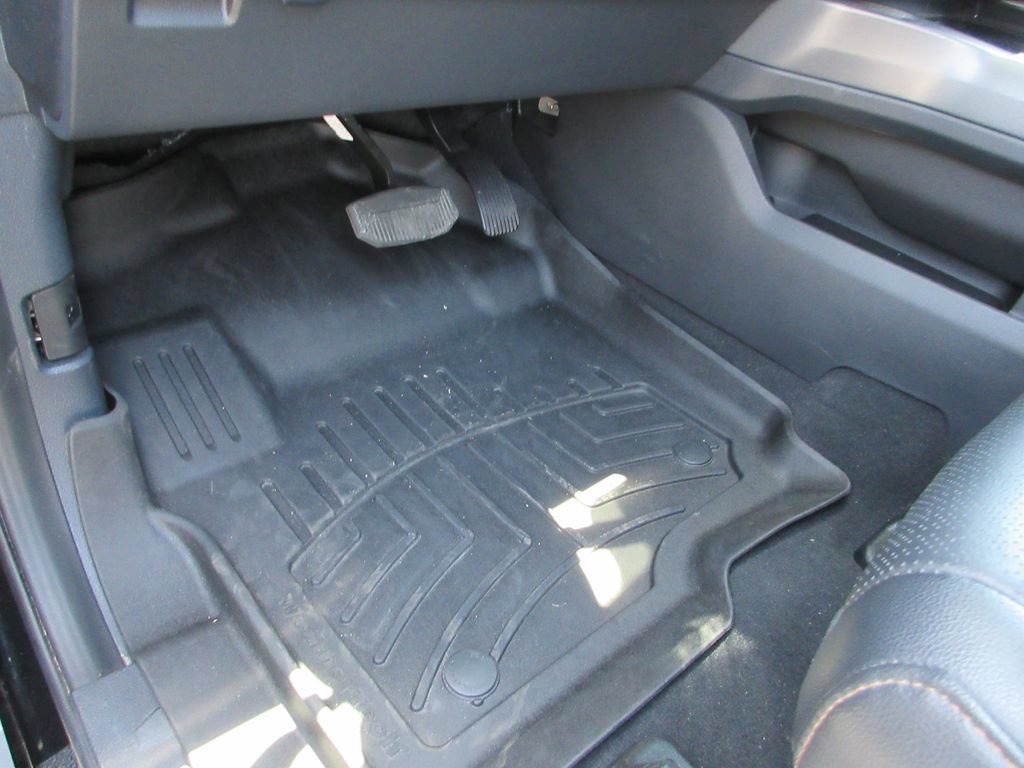 Used 2025 Ford F350 Lariat w/ Lariat Ultimate Package AWD/4WD image 31