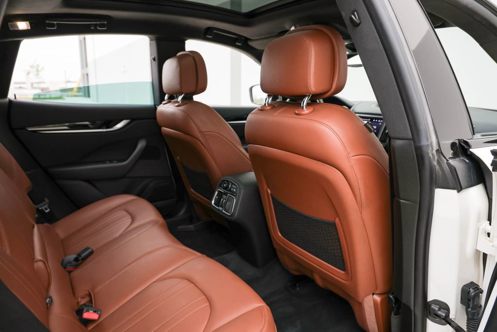 Used 2021 Maserati Levante image 25