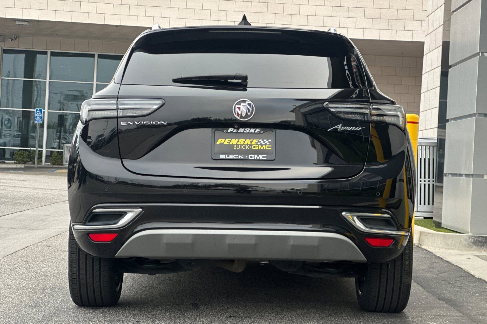 Used 2022 Buick Envision Avenir w/ Safety Package image 5