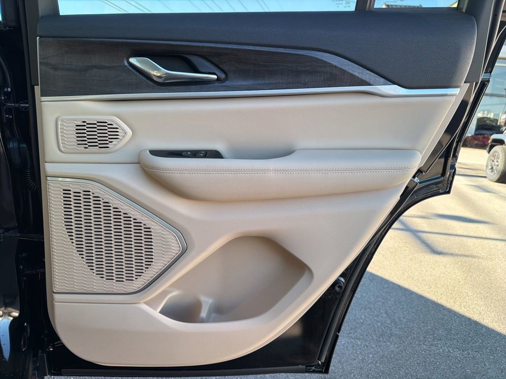 New 2026 Jeep Grand Cherokee Limited w/ Limited Altitude Package image 16