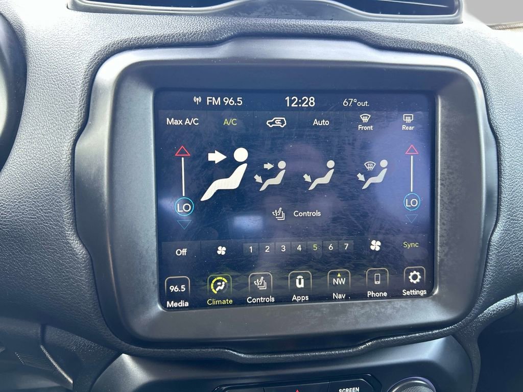 Certified 2023 Jeep Renegade Latitude w/ Premium Group image 27