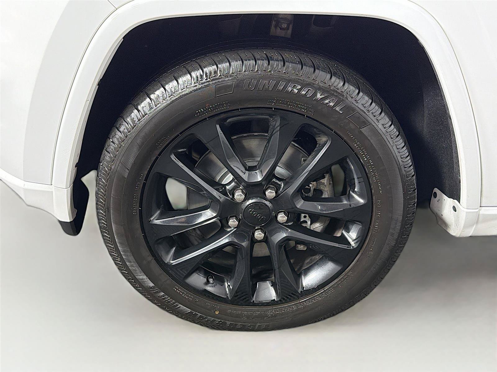 Used 2021 Jeep Grand Cherokee Laredo X AWD/4WD image 34