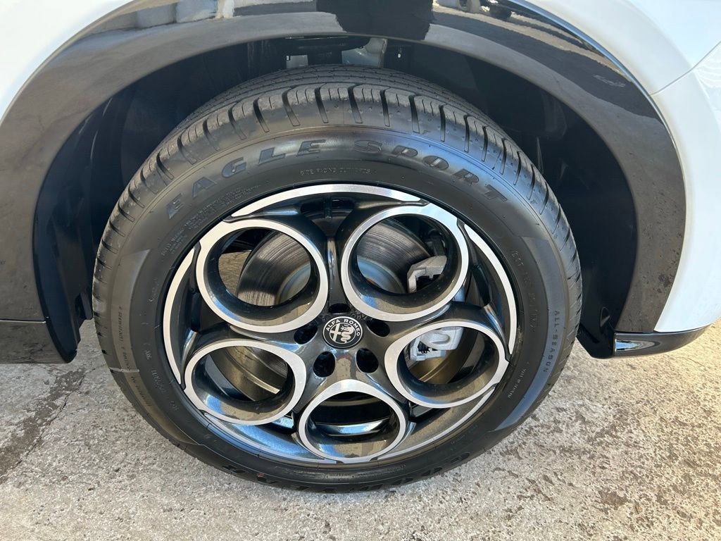 New 2025 Alfa Romeo Tonale image 3