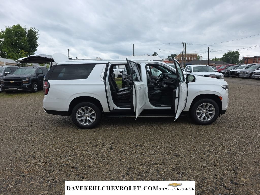 Used 2024 Chevrolet Suburban Premier AWD/4WD image 38