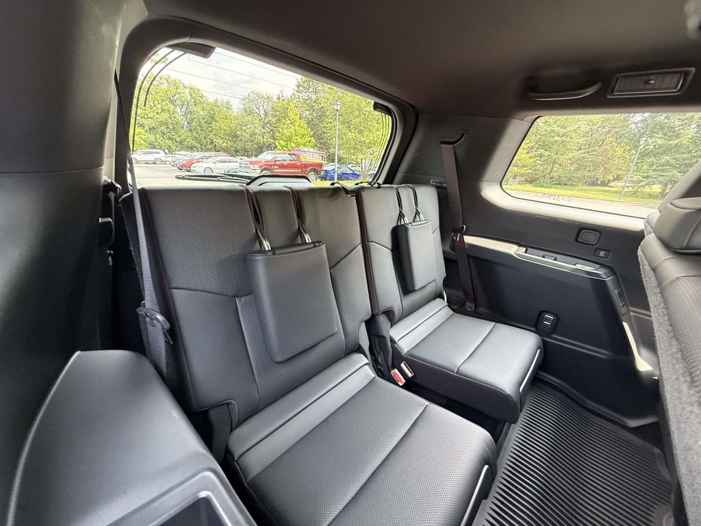 Used 2024 Lexus GX 550 w/ Accessory Package (2T) AWD/4WD image 16