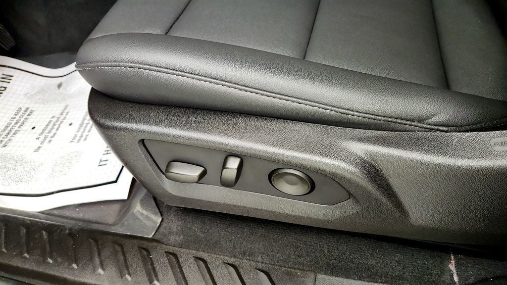 Used 2024 GMC Canyon Elevation w/ Elevation Premium Package AWD/4WD image 13