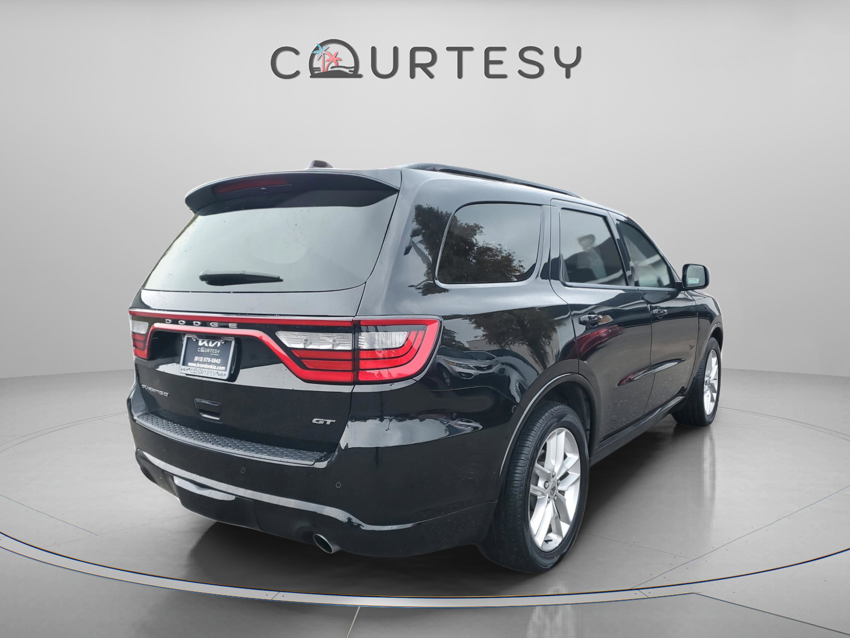 Used 2023 Dodge Durango GT image 3