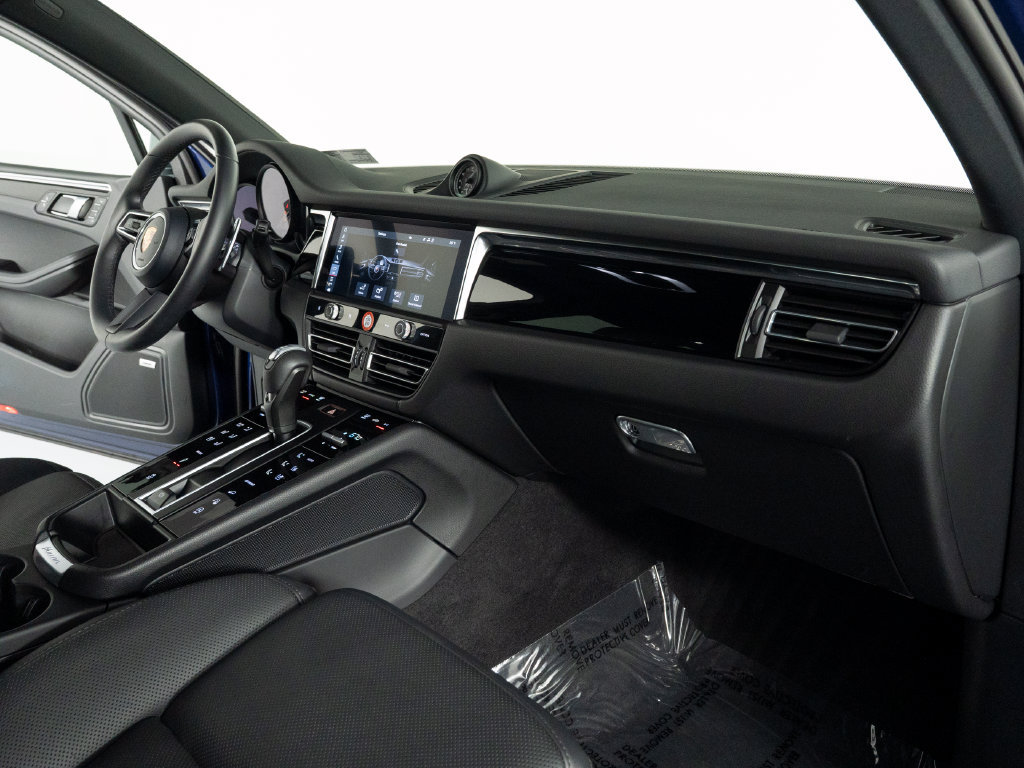 Certified 2026 Porsche Macan S AWD/4WD image 36