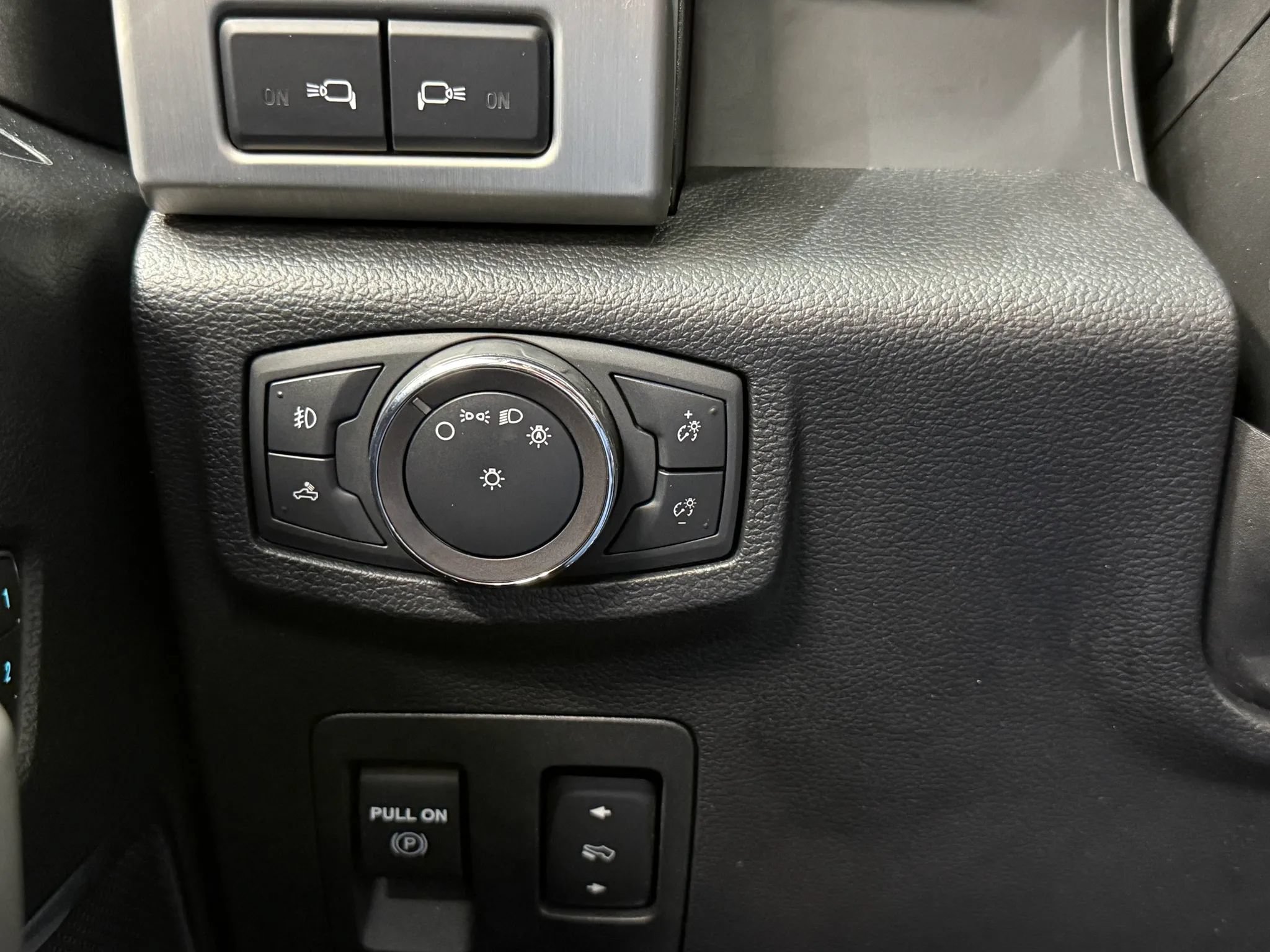 Used 2019 Ford F150 Platinum w/ Equipment Group 701A Luxury AWD/4WD image 28
