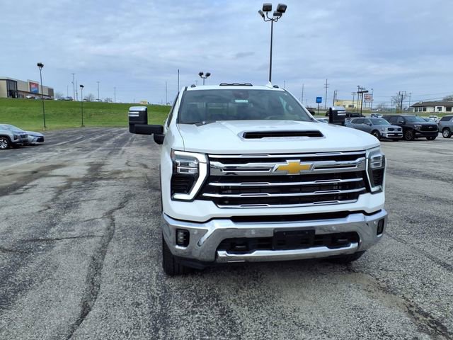 Used 2025 Chevrolet Silverado 3500 LTZ w/ LTZ Convenience Package image 3
