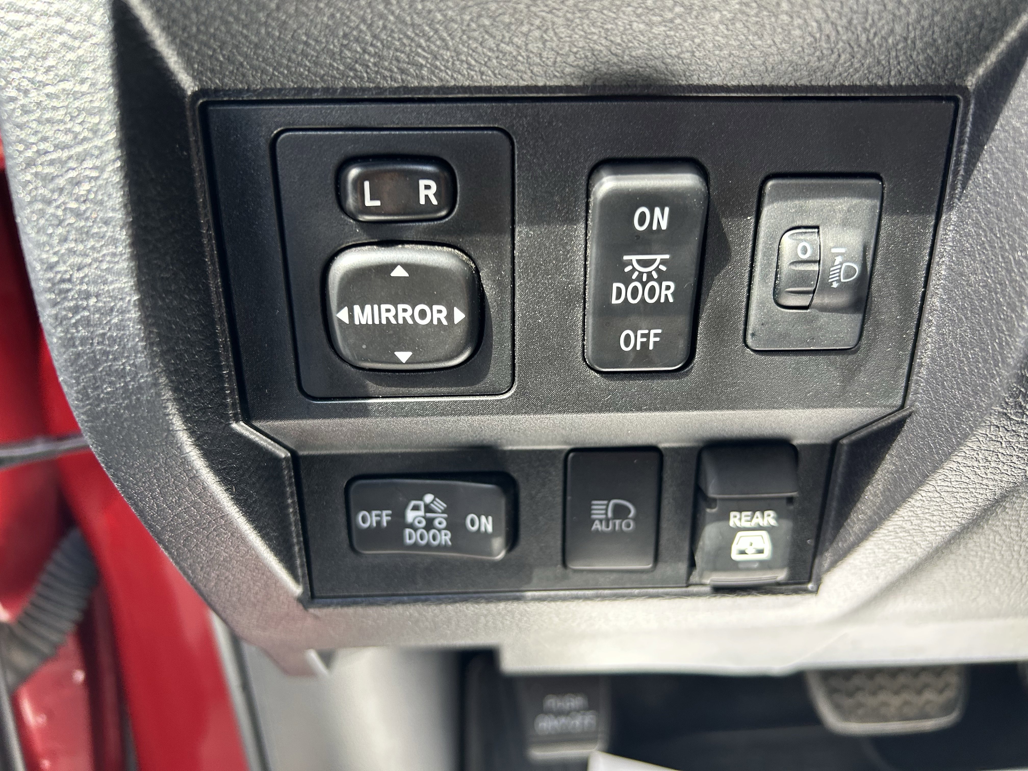 Used 2020 Toyota Tundra Limited w/ Limited Premium Package AWD/4WD image 17