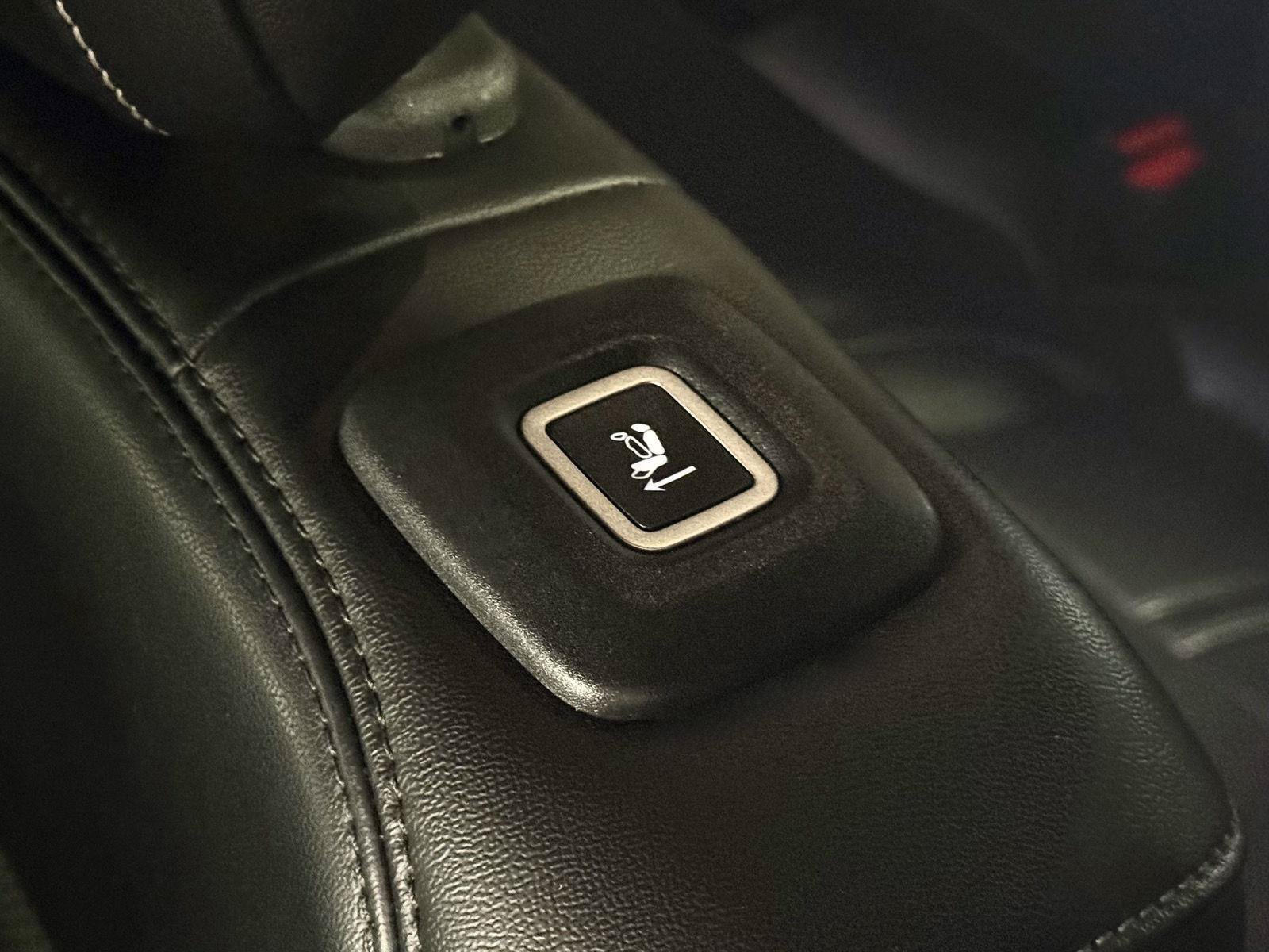Used 2022 Jeep Wagoneer Series I AWD/4WD image 16