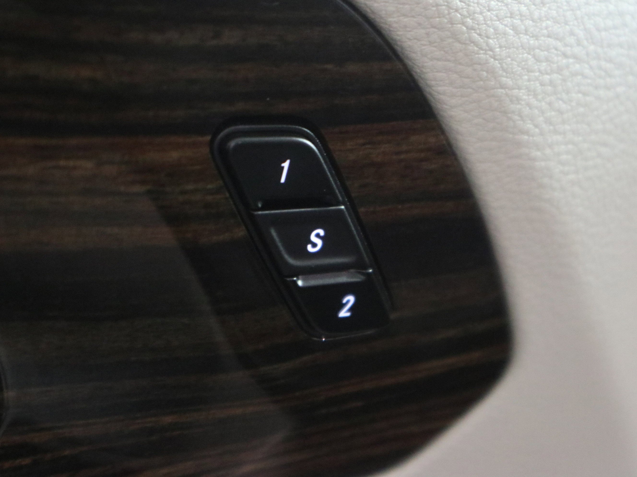 Used 2024 Chrysler Pacifica Limited image 36