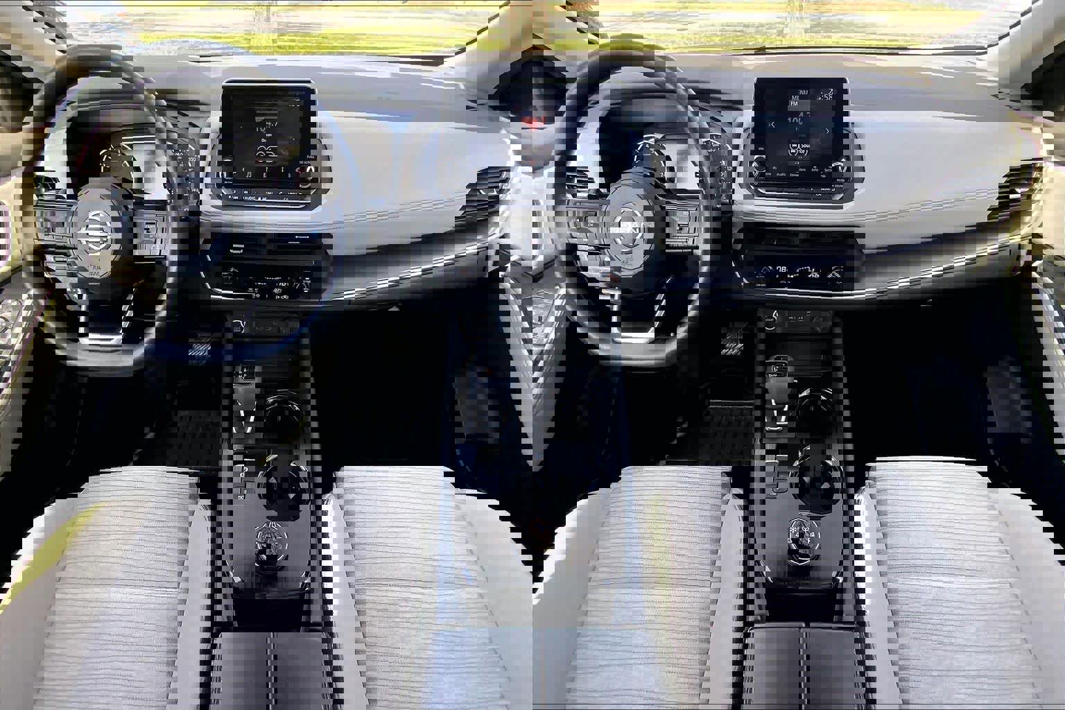 Used 2023 Nissan Rogue SV image 15