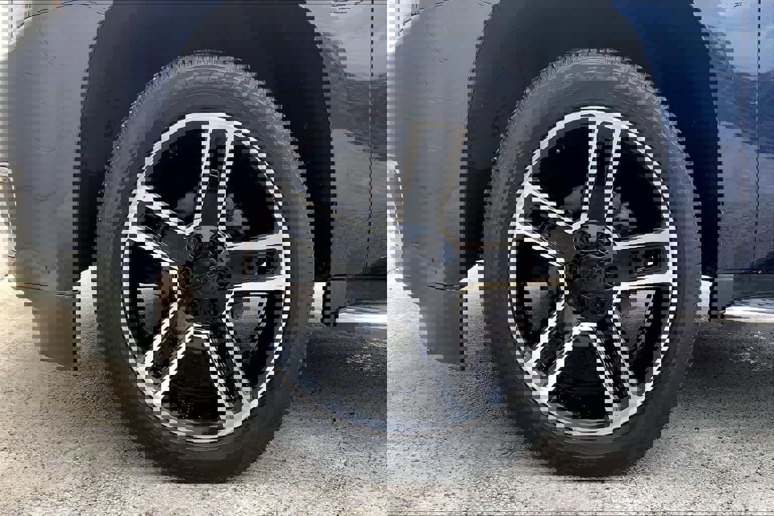 Used 2018 GMC Yukon XL SLT w/ Open Road Package image 9