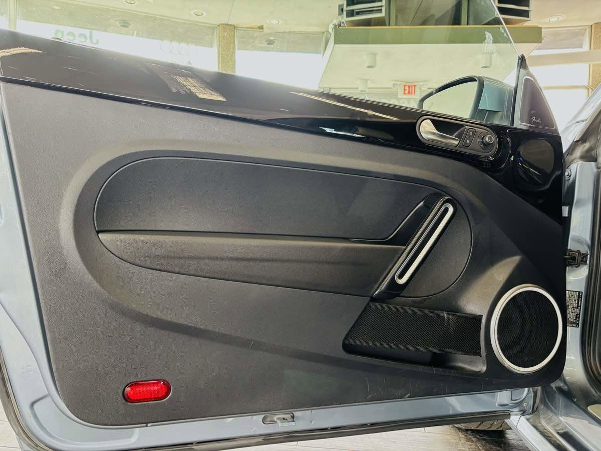 Used 2019 Volkswagen Beetle 2.0T Final Edition SEL FWD image 27