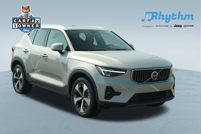 Used 2025 Volvo XC40 B5 Plus AWD/4WD image 1