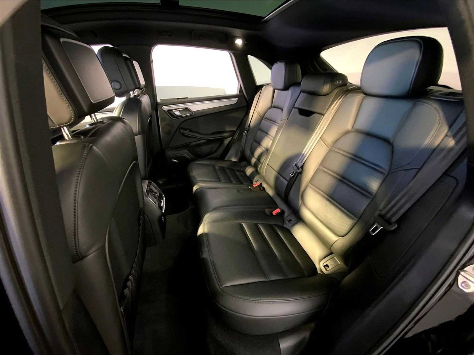 Certified 2022 Porsche Macan S AWD/4WD image 24