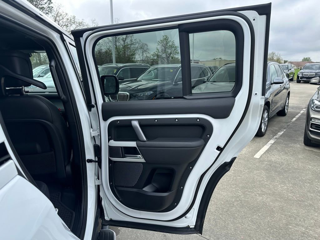 Used 2024 Land Rover Defender 110 X-Dynamic SE image 32