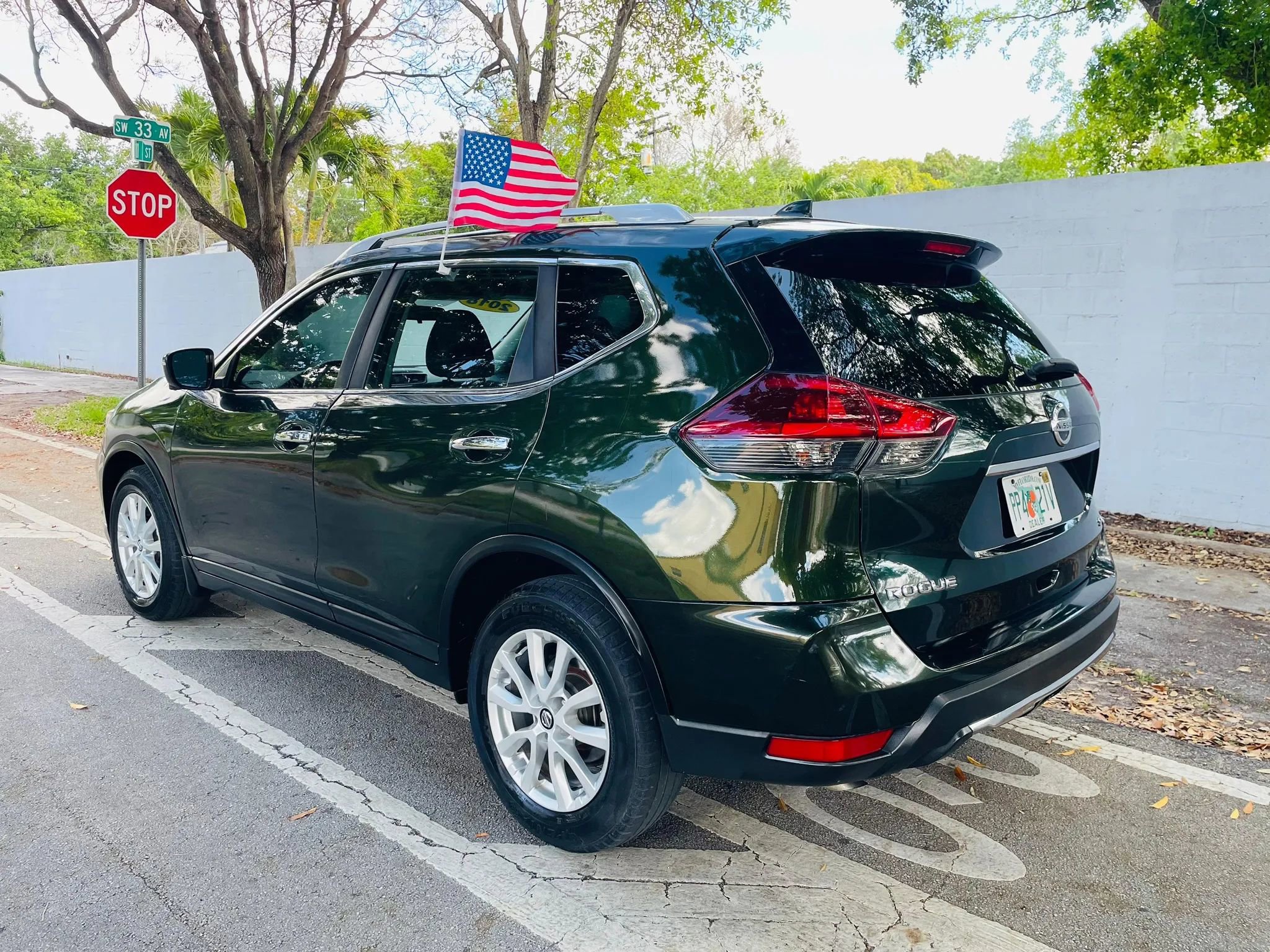 Used 2018 Nissan Rogue SV w/ Sun & Sound Touring Package image 3