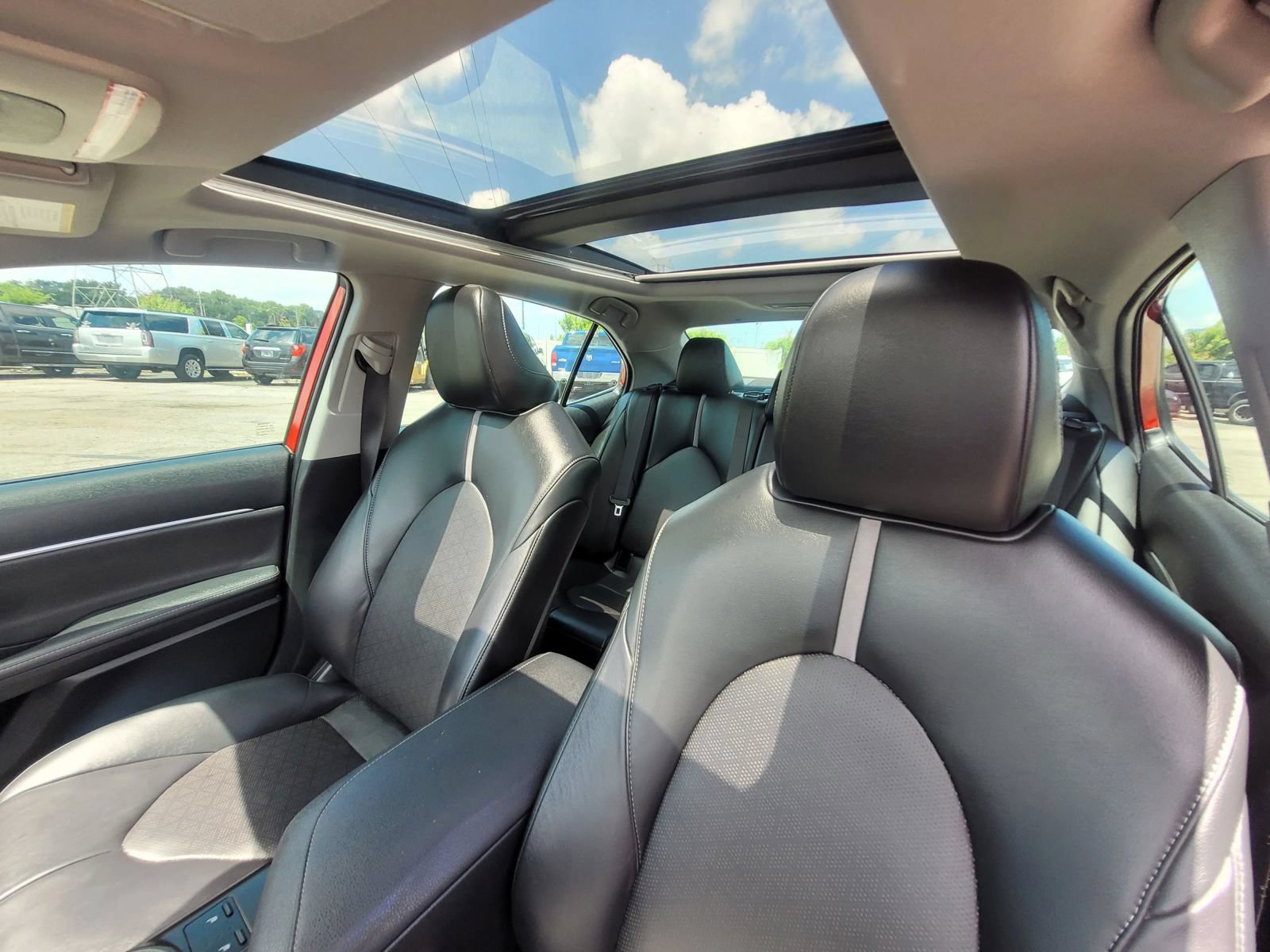 Used 2022 Toyota Camry XSE FWD image 18