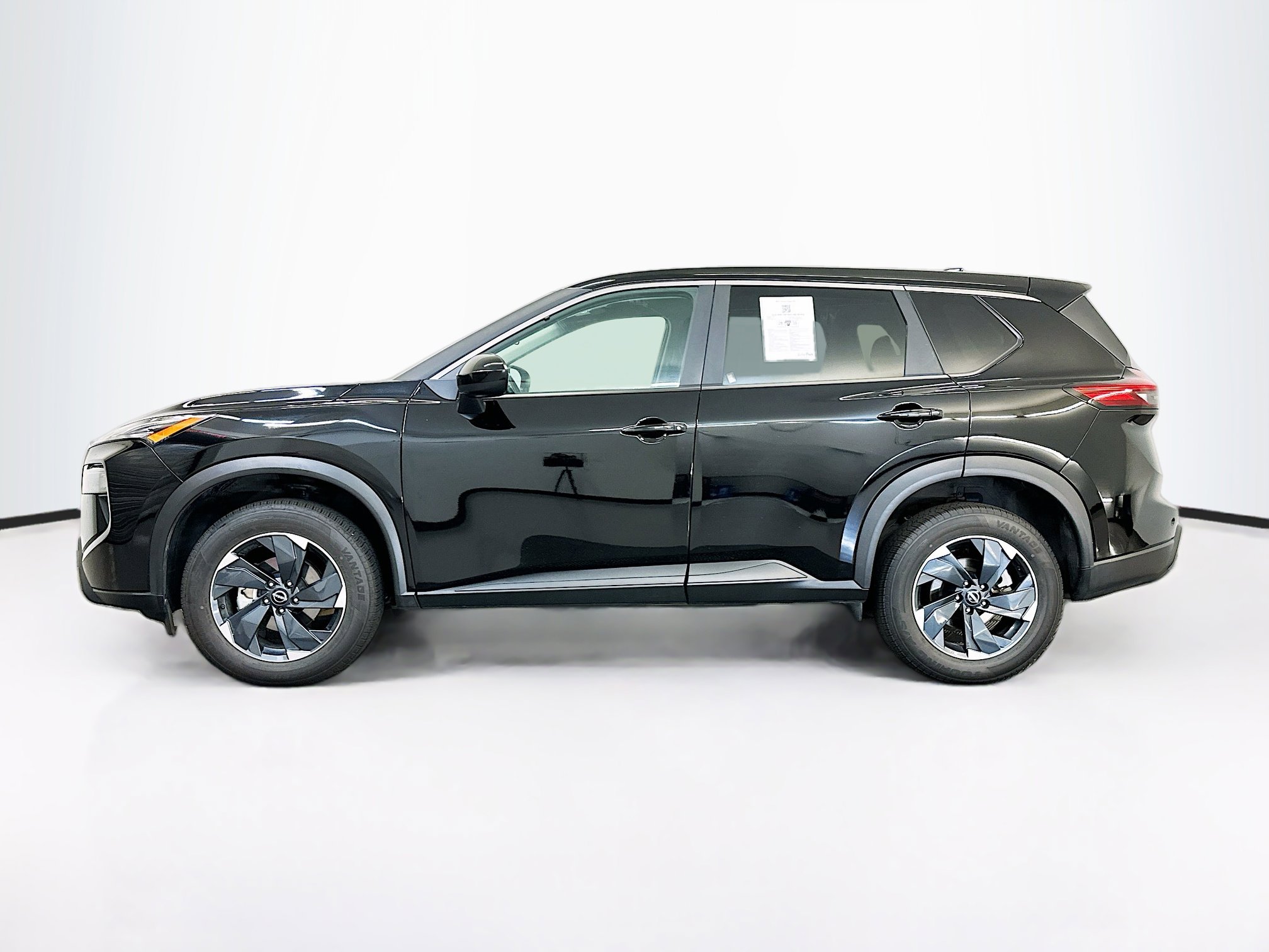 Used 2025 Nissan Rogue SV image 4