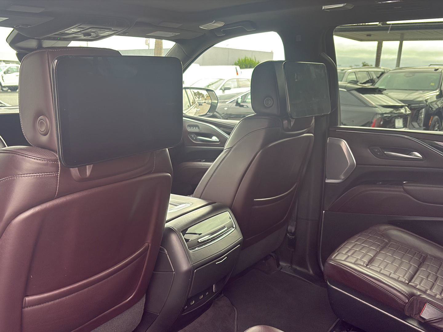 Used 2023 Cadillac Escalade ESV Premium Luxury Platinum AWD/4WD image 30