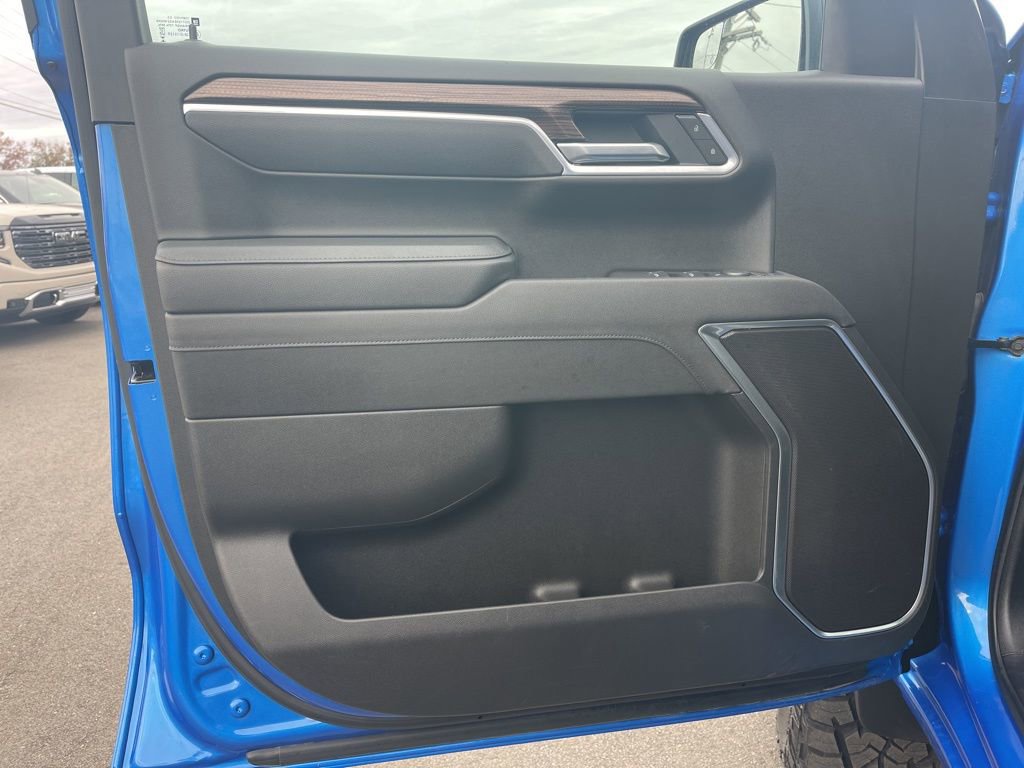 Used 2025 Chevrolet Silverado 1500 LT image 9