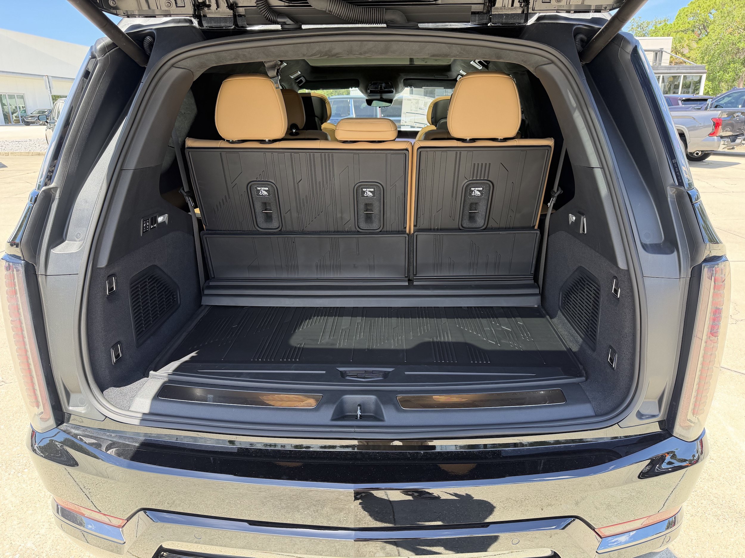 New 2026 Cadillac Escalade IQL Sport 2 w/ LPO, ONYX Package AWD/4WD image 31
