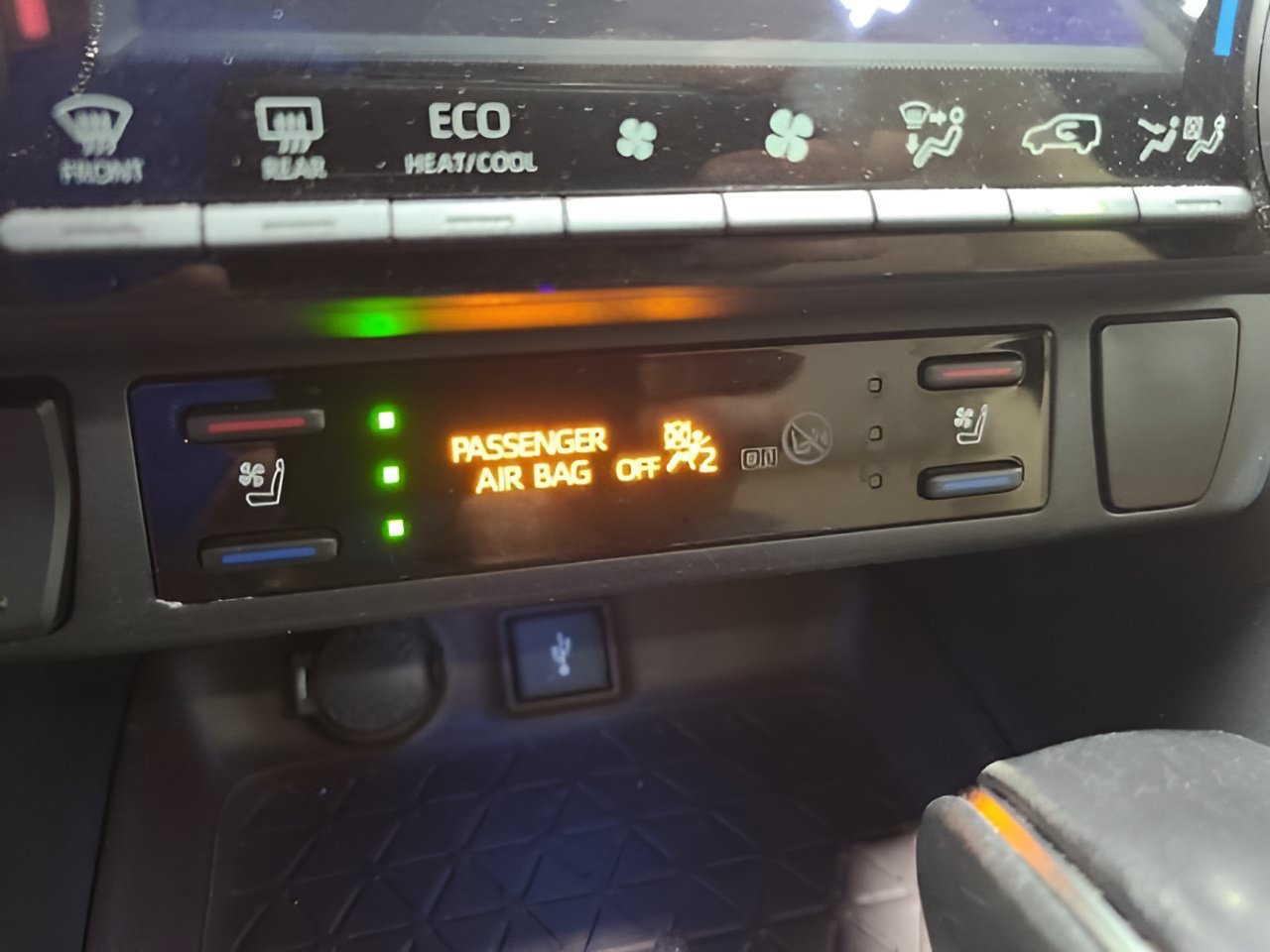 Used 2020 Toyota RAV4 Limited w/ Limited Grade Weather Package AWD/4WD image 36