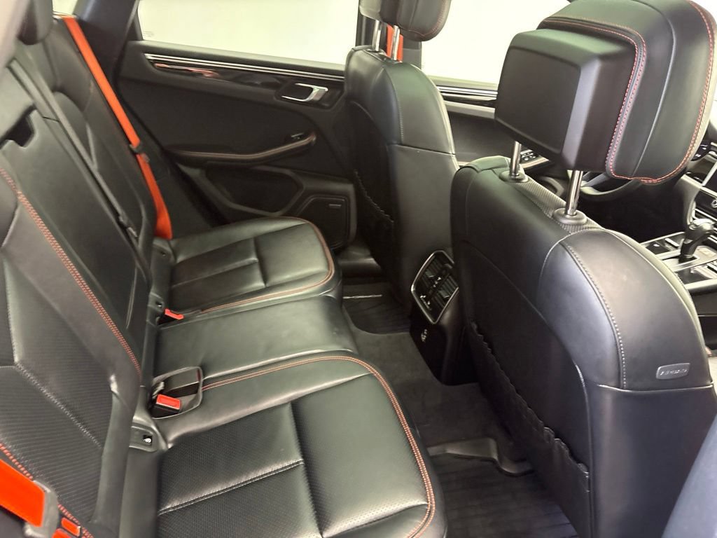 Certified 2024 Porsche Macan AWD/4WD image 28
