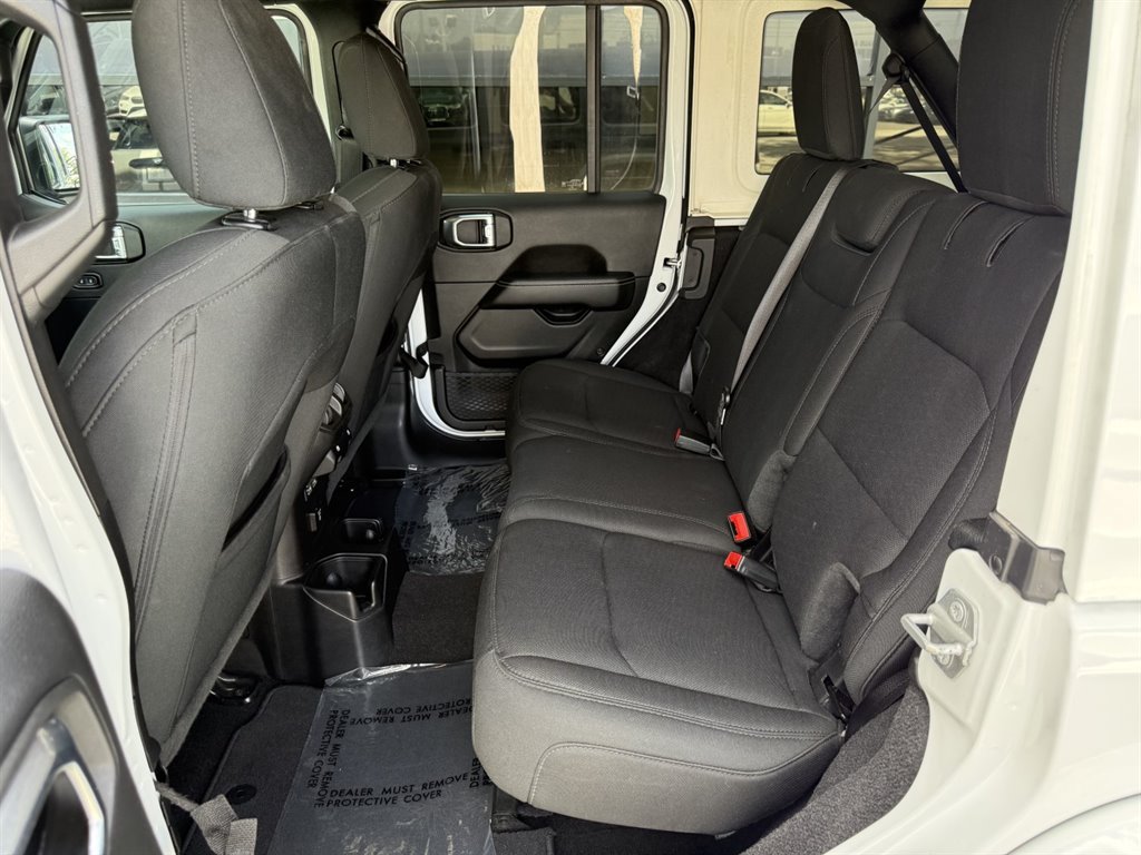 Used 2021 Jeep Wrangler Unlimited Sahara w/ Uconnect 4C Nav & Sound Group AWD/4WD image 17