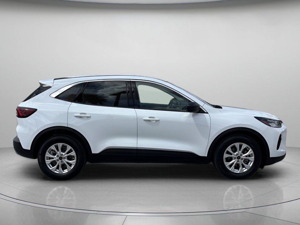 Certified 2024 Ford Escape Active FWD image 2