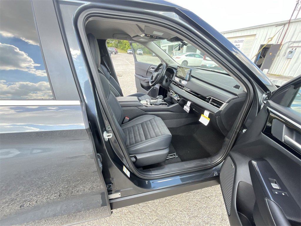 New 2025 Mitsubishi Outlander SE image 16