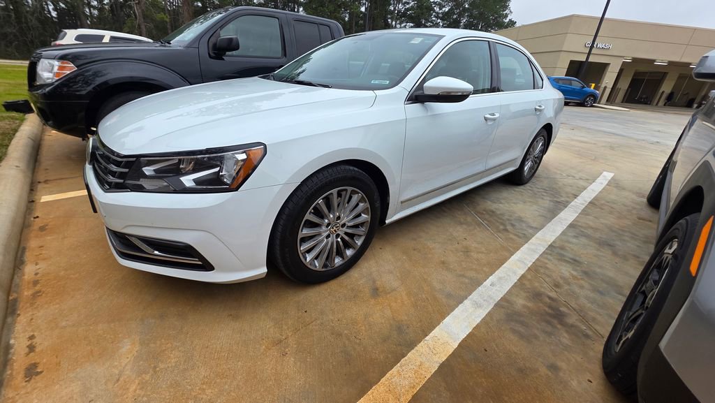 Used 2016 Volkswagen Passat 1.8T SE image 1