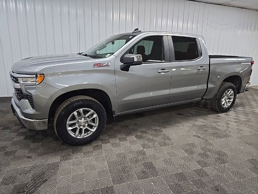Used 2023 Chevrolet Silverado 1500 LT w/ Z71 Off-Road Package image 6