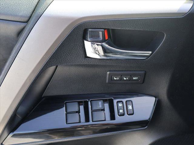 Used 2018 Toyota RAV4 Limited AWD/4WD image 11