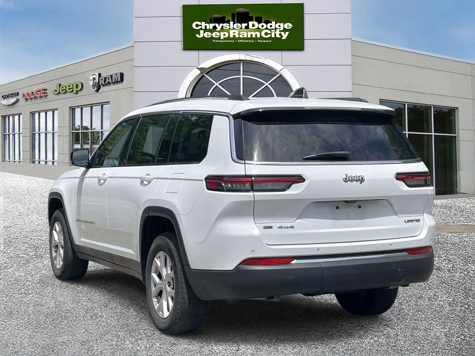 Used 2022 Jeep Grand Cherokee L Limited AWD/4WD image 8