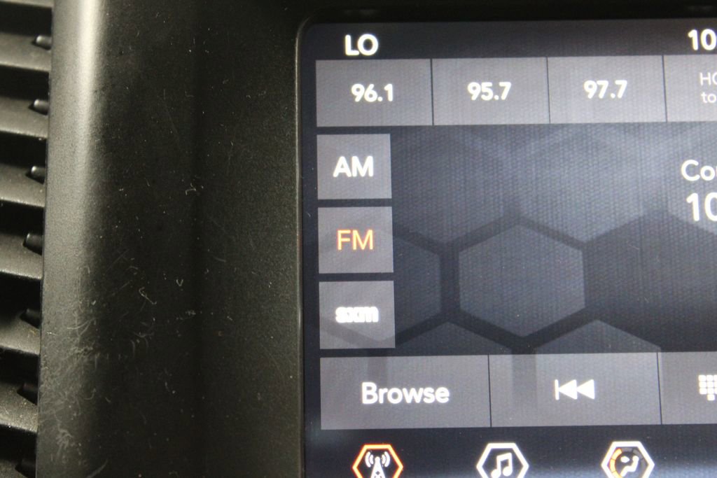 Used 2019 Jeep Cherokee Latitude Plus w/ Comfort/Convenience Group image 44