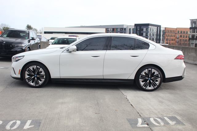 Used 2025 BMW i5 xDrive40 w/ Premium Package image 4