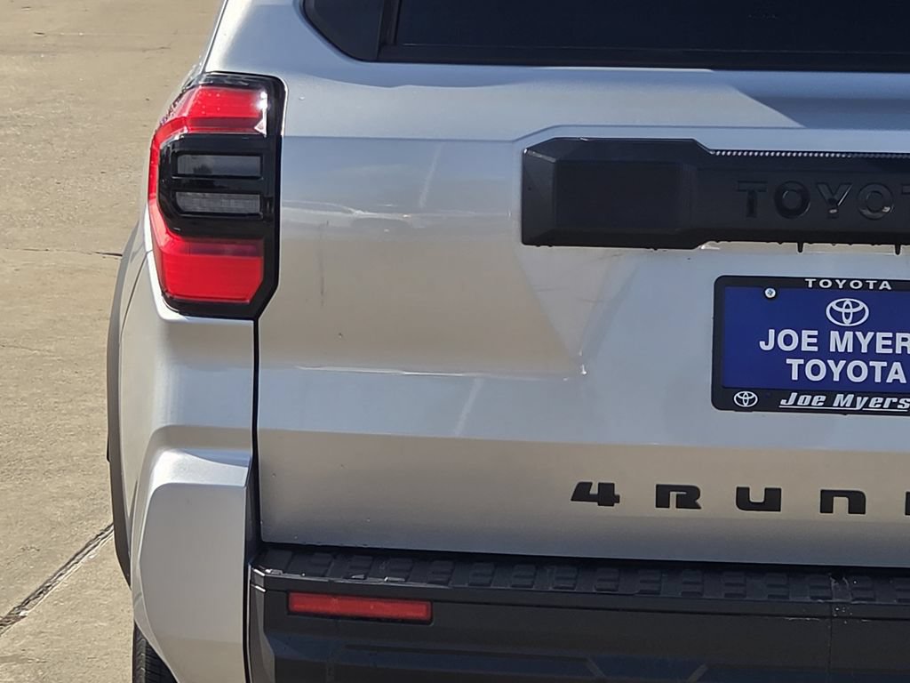 Used 2025 Toyota 4Runner SR5 AWD/4WD image 10
