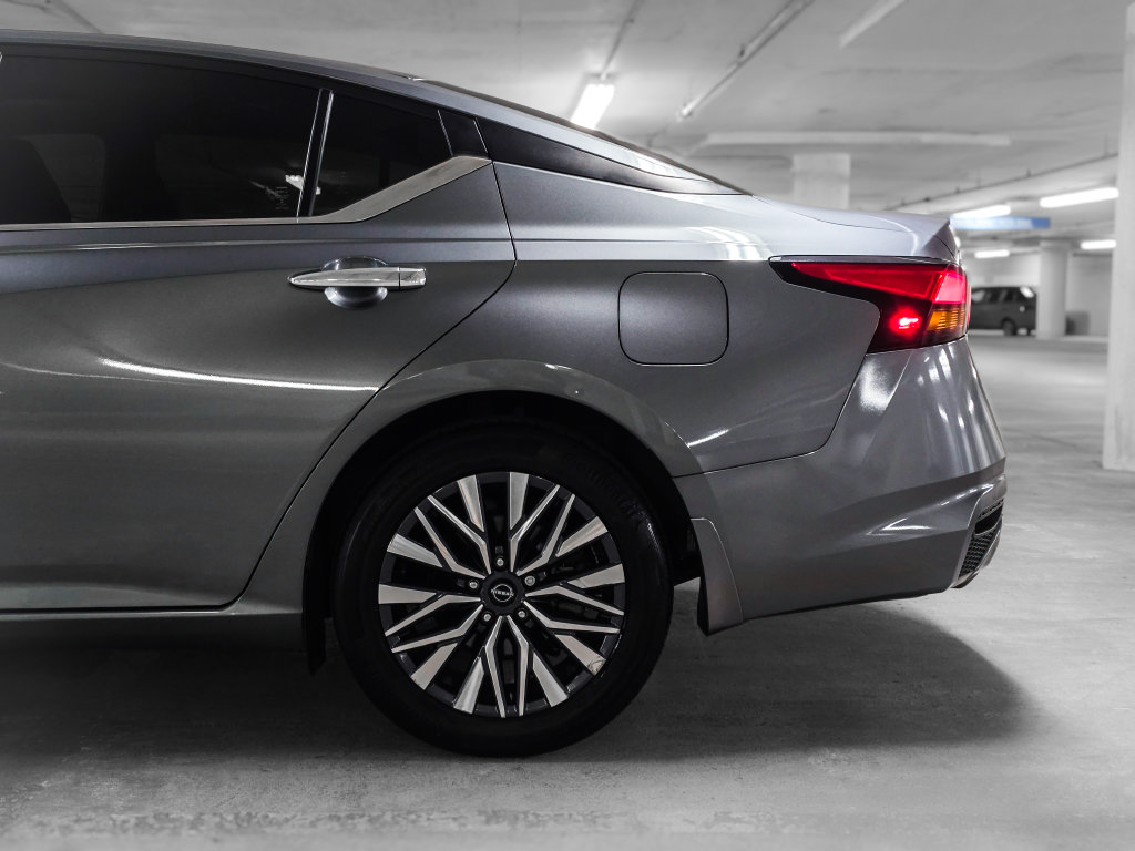 Used 2023 Nissan Altima 2.5 SV w/ SV Premium Package FWD image 17