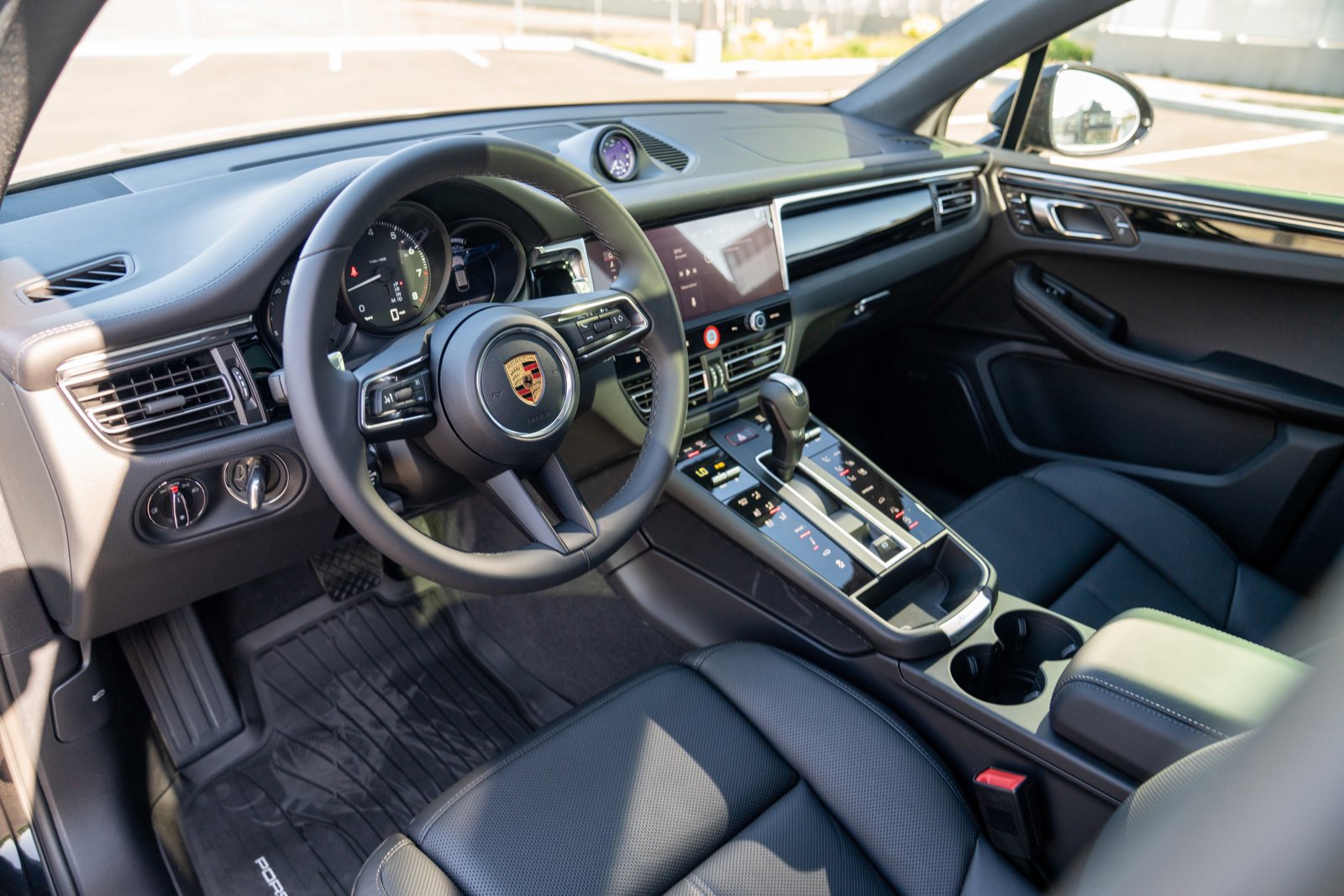 New 2026 Porsche Macan AWD/4WD image 4