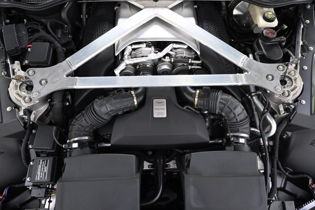 Used 2020 Aston Martin V8 Vantage Coupe RWD image 23