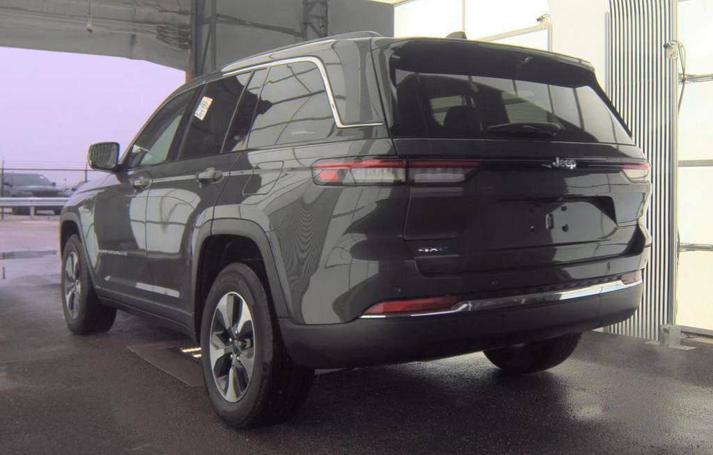 Used 2023 Jeep Grand Cherokee 4WD 4xe w/ Luxury Tech Group II image 7